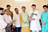 जीवनानुभवांच्या कुशीत ज्यांचा, चित्रपट गीतांचा प्रवास प्रसवला ।  त्या बाबासाहेब सौदागरांच्या मिठीत, मला मैत्रीचा झरा गवसला ।।