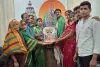 भक्तिभावाचा सोहळा! तुळजाभवानी मातेच्या चरणी औसा येथील सावंत कुटुंबीयांकडून 'एक तोळा सोन्याचा हार' अर्पण