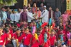 केक नाही; १६२ विद्यार्थ्यांच्या हातात पाण्याची बाटली..!