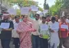 Breking news : कर्जमाफीसाठी तुपकरांचे अन्नत्याग आंदोलन; पत्नी शर्वरी तुपकरांनी सरकारसाठी मागितली भीक