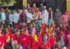 केक नाही; १६२ विद्यार्थ्यांच्या हातात पाण्याची बाटली..!