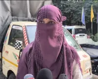 सोलापुरात धक्कादायक : 10 जणांकडून महिला कर्मचाऱ्याचा ऑफिस मध्येच लैंगिक छळ, महिला आत्महत्या करण्याच्या तयारीत!