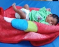 रात्रीच्या शांततेत रस्त्याचे कडेला सापडले निष्पाप स्त्री जातीचे नवजात अर्भक