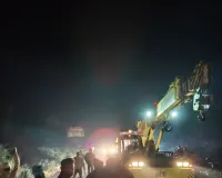 डाऊच फाटा नजिक भरधाव डंपरची तिघांना जोरदार धडक,एकाचा मृत्यू, दोघे गंभीर जखमी..!