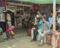 “रांगांना पूर्णविराम! पोलीस बंदोबस्तात गॅस वितरण; घरपोच सेवा व OTPमुळे काळाबाजारावर आळा”