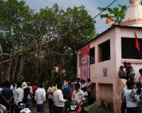 पैठण तालुक्यातील श्रीक्षेत्र आपेगावी वडाचे झाड कोसळल्याने गावाचा संपर्क तुटला!