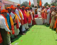 चैत्र नवरात्र यात्रे निमित्त महाकाली मंदिर परिसरात आमदार किशोर जोरगेवार यांच्या हस्ते ५१ फूट ध्वजाचे ध्वजारोहण