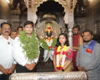 सोलापूरचे नूतन जिल्हाधिकारी कार्तिकेयन एस. सपत्नीक पांडुरंगाच्या चरणी  