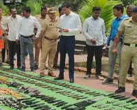 ग्रामीण पोलिसांची बळीरामपुर व गुरुरामदास नगर येथे धाड; ४३ लाख ४८ हजार रुपयांचा ४ हजार ७०० अवैध शस्त्रसाठा जप्त 