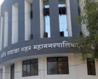 एकाच दिवशी दोन बड्या अधिकाऱ्यांचे निलंबन; ​मनपाचे उपअभियंता ढवळे व महसूलचे फुलवळे निलंबित 