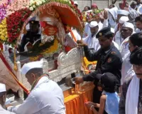श्रींच्या पालखीचे पंढरपूर वारीकरीता प्रस्थान पालखी निघाली भक्तांसंगे 