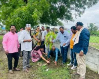एक पेड पिता के नाम ' उपक्रमातून पितृस्मृतीला हरित अभिवादन