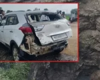 क्रेटा थेट खोल विहिरीत; १२–१३ तास मृत्यूशी झुंज; स्कुबा डायव्हर्सने कार बाहेर काढली, दोघींचा दुर्दैवी मृत्यू