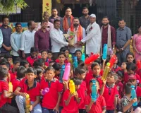 केक नाही; १६२ विद्यार्थ्यांच्या हातात पाण्याची बाटली..!