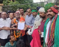 तांत्रिकाच्या वेशात सरकारला जागविले; प्रहारचा शेतकऱ्यांसह ट्रॅक्टर मोर्चा
