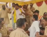 ओबीसी आंदोलकांचे उपोषण पोलिसांनी रोखले; वडीगोद्रीत तणाव