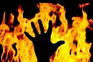 आयुक्तालयातच घेतले पेटवून