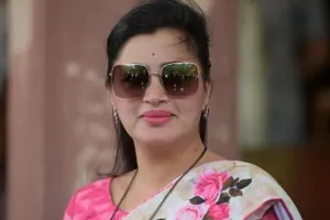 ‘आम्ही तुमचा जामीन का रद्द करु नये’; न्यायालयाची नवनीत राणांना कारणे दाखवा नोटीस