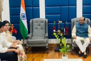 २० फूट जमिनीत गाडण्याची धमकी देणाऱ्या संजय राऊतांवर गुन्हा नोंदविणार – नवनीत राणा