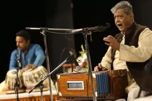 ख्याल गायकी उत्स्फूर्त बांधणी, नवनिर्मितीला वाव देते