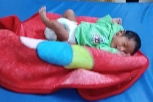 रात्रीच्या शांततेत रस्त्याचे कडेला सापडले निष्पाप स्त्री जातीचे नवजात अर्भक