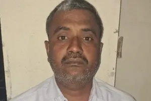 १२ वर्षीय ४ विद्यार्थिनींवर शिक्षकानेच केले लैंगिक अत्याचार! सोलापूरच्या न्यायालयाने शिक्षकास ठोठावली मरेपर्यंत जन्मठेप