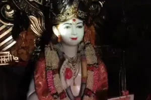 माऊलीच्या  मुखकमलावर पहिल्या दिवशी सुर्य दर्शन;आपेगावात भाविकांची गर्दी..!