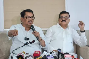 महाराष्ट्राच्या इतिहासात पहिल्यांदाच दोन्ही सभागृहात विरोधी पक्षनेते पद रिक्त ठेवण्यात आले, संविधान विरोधी सरकारच्या चहापानावर विरोधकांचा बहिष्कार