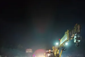 डाऊच फाटा नजिक भरधाव डंपरची तिघांना जोरदार धडक,एकाचा मृत्यू, दोघे गंभीर जखमी..!