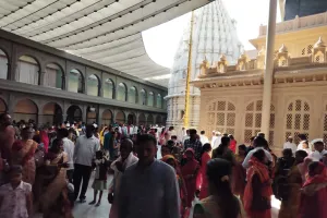 नाताळच्या सलग सुट्टयांमुळे संतनगरी हाऊसफुल्ल एक लाखाहून अधिक भाविकांनी घेतले श्रींचे दर्शन 