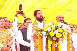 मीच तुमचा लाडका भाऊ म्हणत पैठणमधे मुख्यमंत्री, उपमुख्यमंत्री यांनी दिले बहीणीला  लखपती करण्याचे अश्वासन 