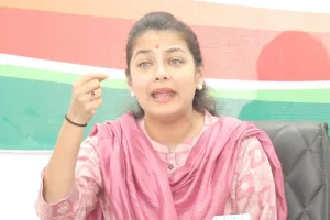 महिला आरक्षणावर खुल्या चर्चेस काँग्रेस तयार; मुख्यमंत्र्यांनी सांगावे कधी व कुठे चर्चा करायची? मोदींनाही चर्चेला बोलवा: खा. प्रणिती शिंदे