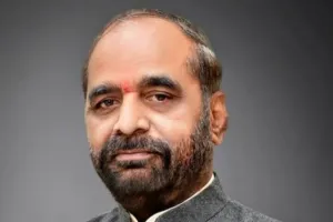 प्रधानमंत्री मोदींच्या आवाहनाला प्रतिसाद; हंसराज अहीर यांचा सुरक्षा एस्कॉर्ट वाहन सोडण्याचा निर्णय