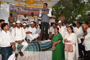 विमानतळ भूसंपादन प्रक्रियेला तात्पुरती स्थगिती; शेतकऱ्यांना लेखी आश्वासन, मुख्यमंत्र्यांशी चर्चेनंतर अंतिम निर्णय