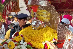 आज श्रींच्या पालखीचे श्री क्षैत्र पंढरपूर  वारीकरीता प्रस्थान.शेगांवची शिस्तप्रिय पालखीत  ७०० वारीकर सहभागी