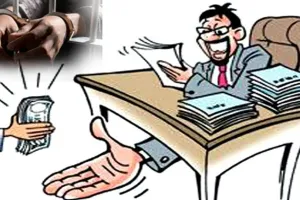 लाच स्वीकारताना जिल्हा हिवताप कार्यालयातील दोन कर्मचारी एसीबीच्या जाळ्यात; ७ हजारांची लाच घेताना रंगेहाथ अटक