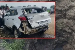 क्रेटा थेट खोल विहिरीत; १२–१३ तास मृत्यूशी झुंज; स्कुबा डायव्हर्सने कार बाहेर काढली, दोघींचा दुर्दैवी मृत्यू