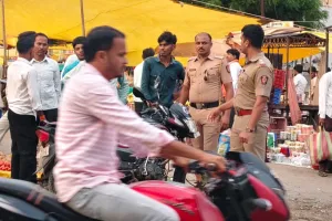 आठवडी बाजारात पोलिसांचा कडक पहारा; चोरट्यांचा डाव फसला!