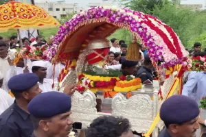 श्रींच्या स्वागतासाठी भाविकांच्या महासागर..!