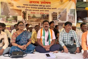 मुख्याधिकाऱ्यांवर गुन्हा दाखल करण्याच्या मागणीसाठी किशोर सोनवणे यांचे आमरण उपोषण सुरू