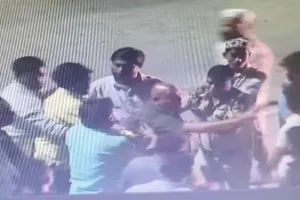 टोलनाक्यावर वाद सोडवणाऱ्या पोलिसावर हल्ला; आठ जण अटकेत