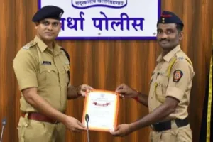 वर्धा पोलीस मुख्यालयातील 'शस्त्र गोळीबार प्रशिक्षण' यशस्वी; अंमलदार संभाजी मुंढकर यांचा गौरव