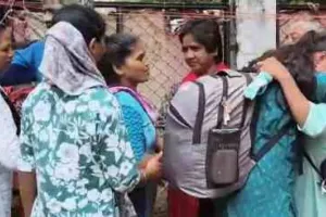गडचिरोलीतून ५० माजी नक्षलवाद्यांची स्वगृही वाटचाल; निरोपाच्या क्षणी भावुक झाले क्षण