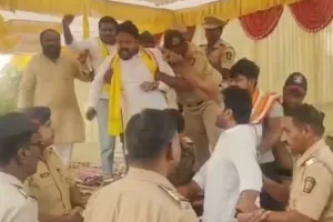ओबीसी आंदोलकांचे उपोषण पोलिसांनी रोखले; वडीगोद्रीत तणाव