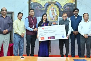 श्री साईबाबा संस्थानच्या कर्मचाऱ्यास अपघात विम्यापोटी साडेतीन लाख रुपयांची मदत
