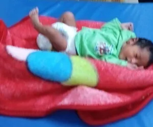 रात्रीच्या शांततेत रस्त्याचे कडेला सापडले निष्पाप स्त्री जातीचे नवजात अर्भक