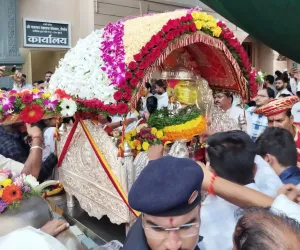 कार्तिक एकादशी...श्रींच्या पालखीची मंदिर परिक्रमा, १ लाखांहूनअधिक भाविकांनी घेतले श्रींचे दर्शन