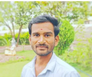 मदनवाडी येथे उसाने भरलेल्या ट्रॅक्टरखाली युवक ठार