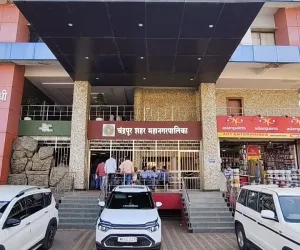 चंद्रपूर मनपा निवडणुकीच्या उमेदवारी वाटपावरून भाजपामध्ये घमासान तर काँग्रेसमध्ये शीतयुद्धाचे पडसाद,निष्ठावंतांना डावलले,  आयारामांचे  स्वागत