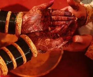 लग्न लावून देण्याचे आमिष दाखवून तीन लाखांची फसवणूक; तिघांविरुद्ध गुन्हा दाखल